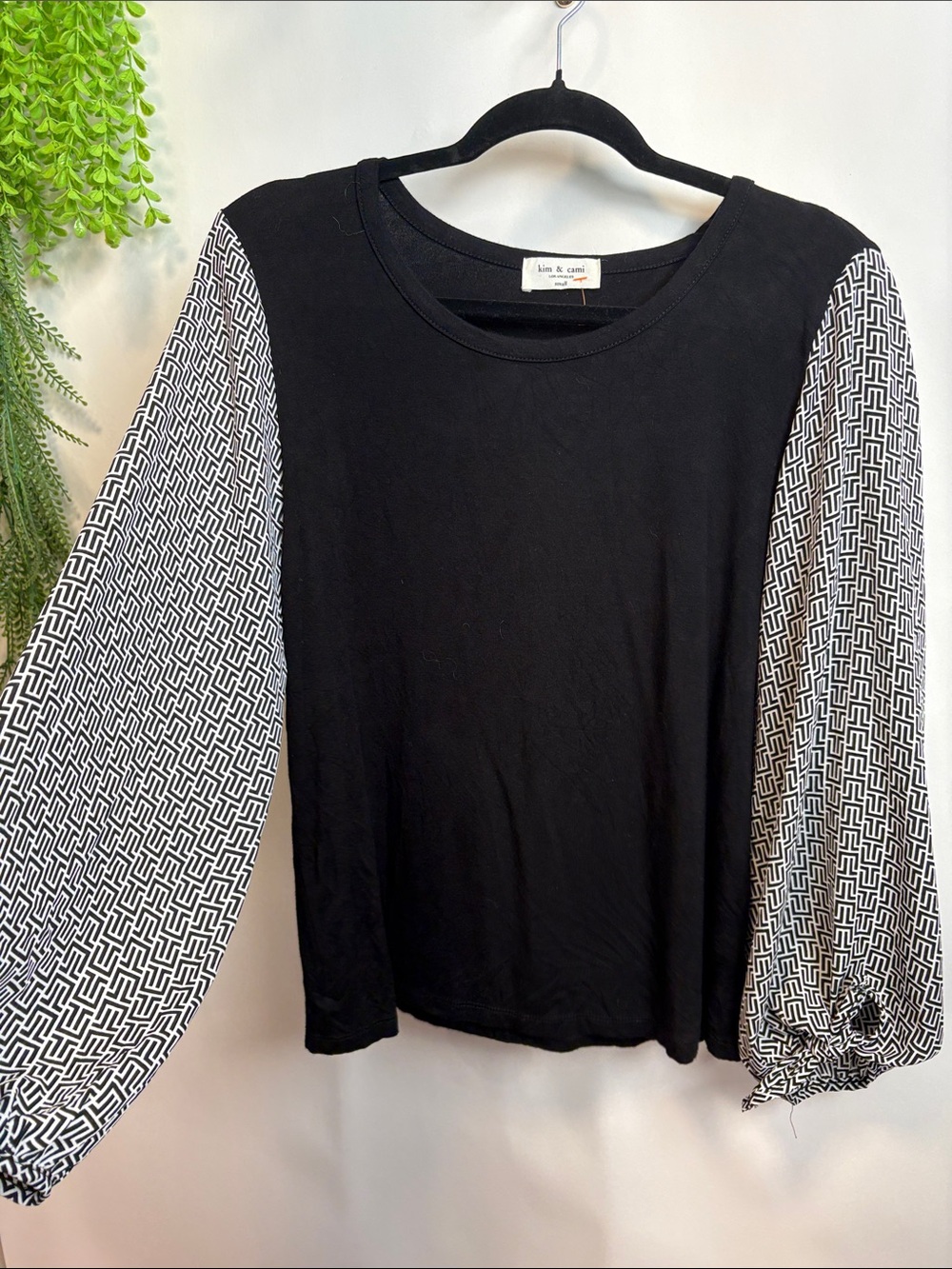 Kim & Cami Black Top with Graphic White-and-Black Balloon Sleeves